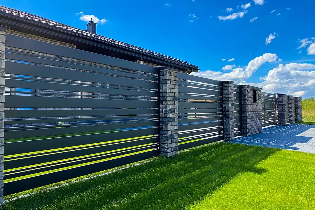 Asimetric-polisadine-metaline-tvora-Metallum-Novum-01 - Metallum Novum