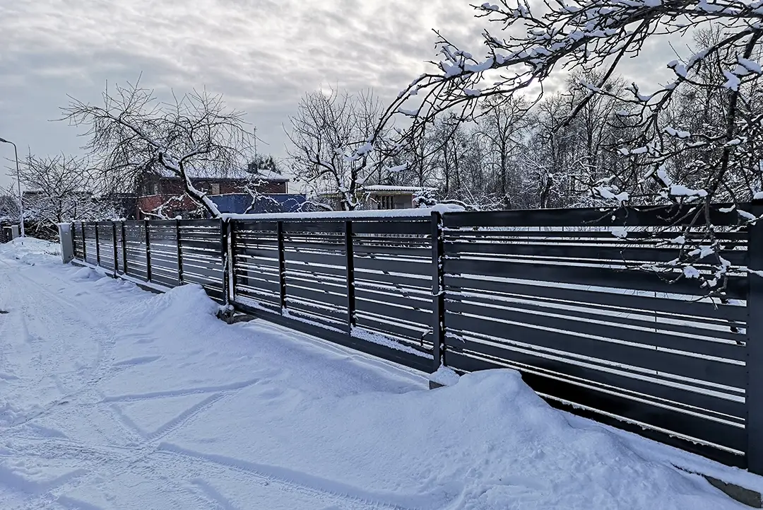 Asimetric-polisadine-metaline-tvora-Metallum-Novum-07 - Metallum Novum