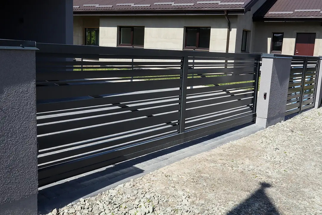 Asimetric-polisadine-metaline-tvora-Metallum-Novum-17 - Metallum Novum