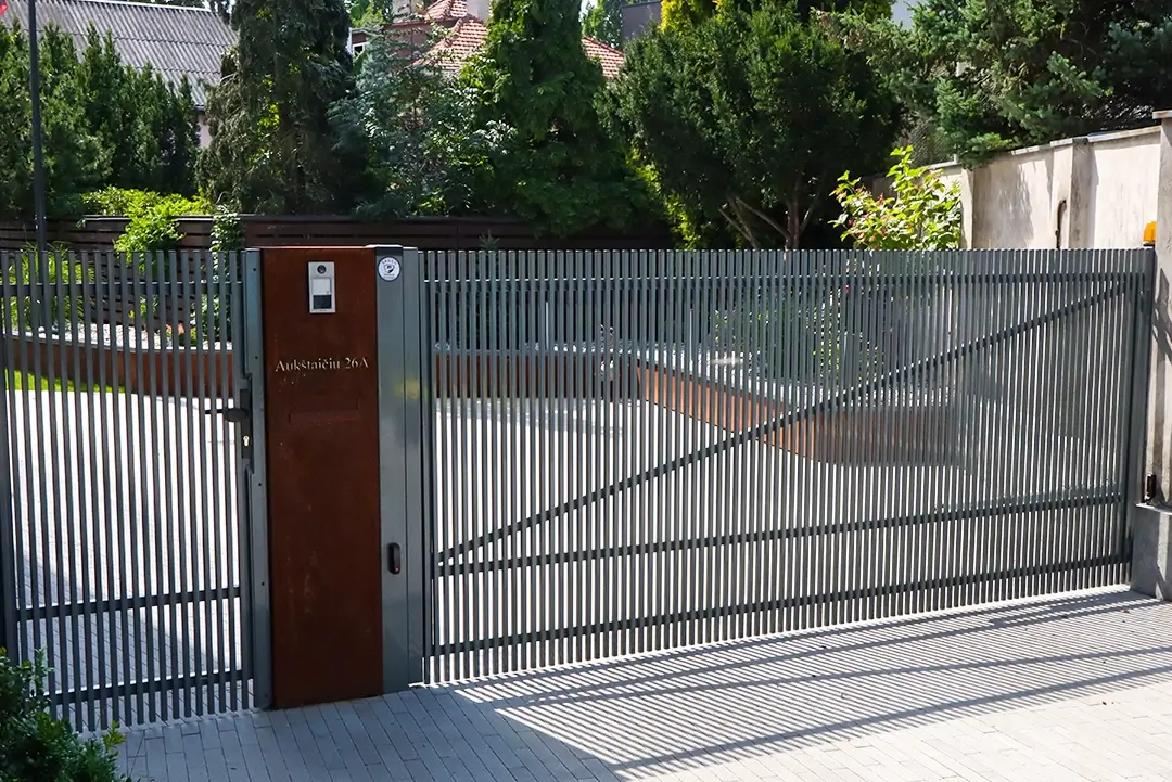 Elis-20x20-moderni-metaline-tvora-Metallum-Novum-16 - Metallum Novum