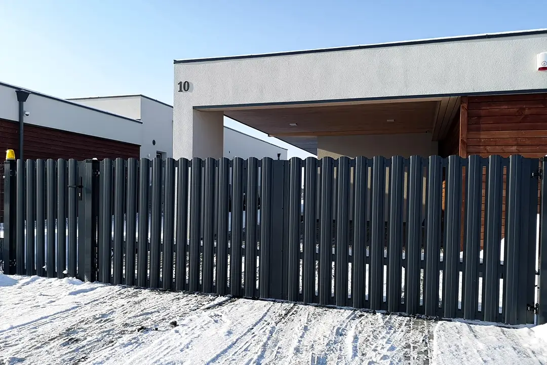 Horizontaliu-tvoralenciu-stakietu-skardine-tvora-Metallum-Novum-07 - Metallum Novum