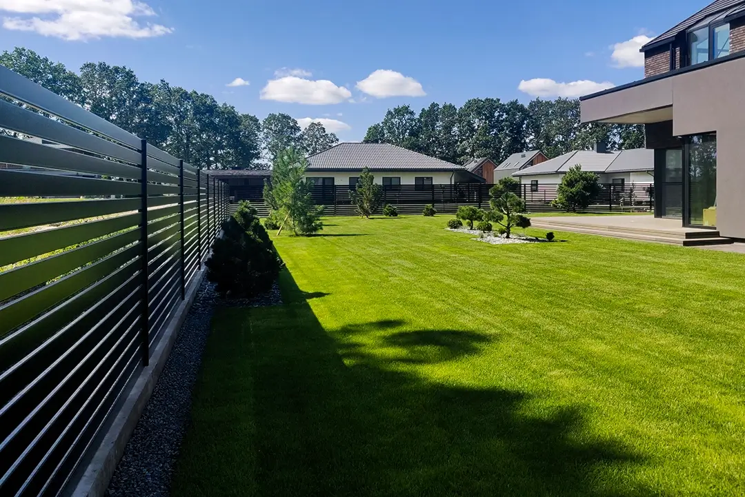 Modern-P82-polisadine-metaline-tvora-Metallum-Novum-02 - Metallum Novum