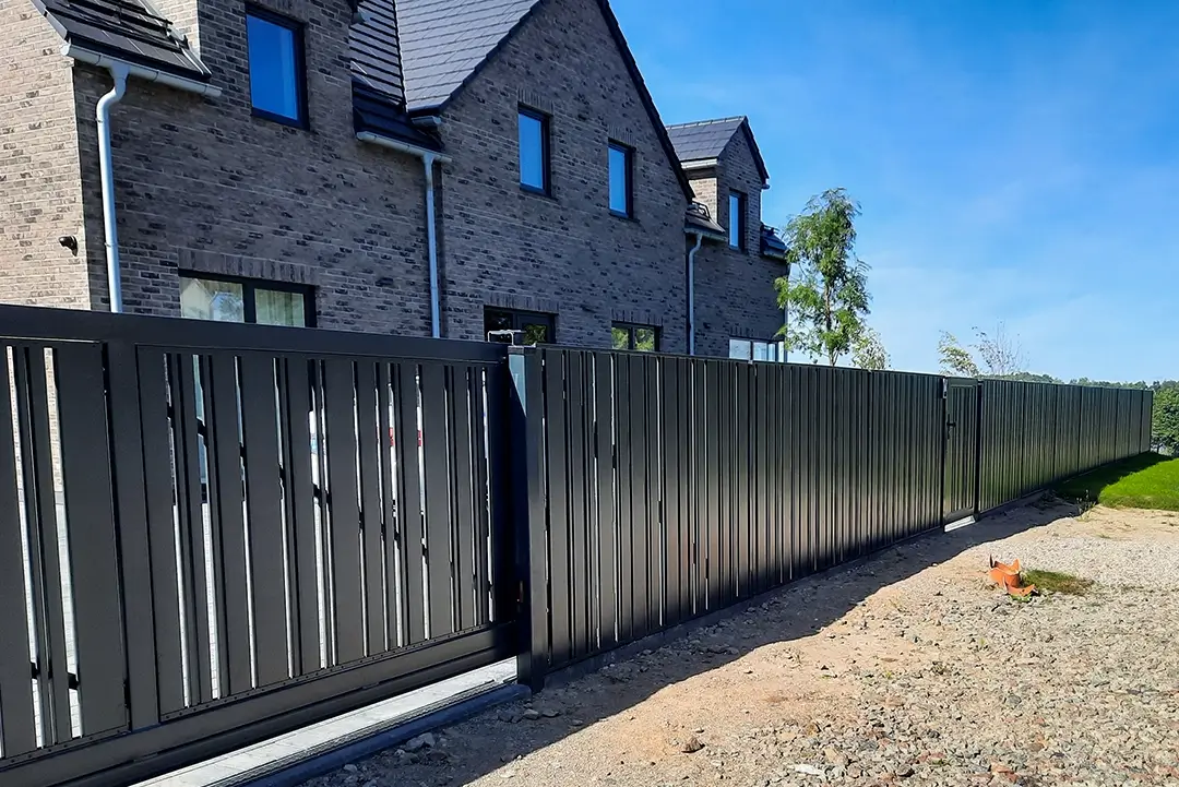 Vertical-Asimetric-polisadine-metaline-tvora-Metallum-Novum-10 - Metallum Novum