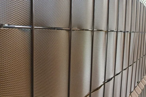 Премиум-пластиковая заборная лента для сегментных заборов-Metallum-Novum-06