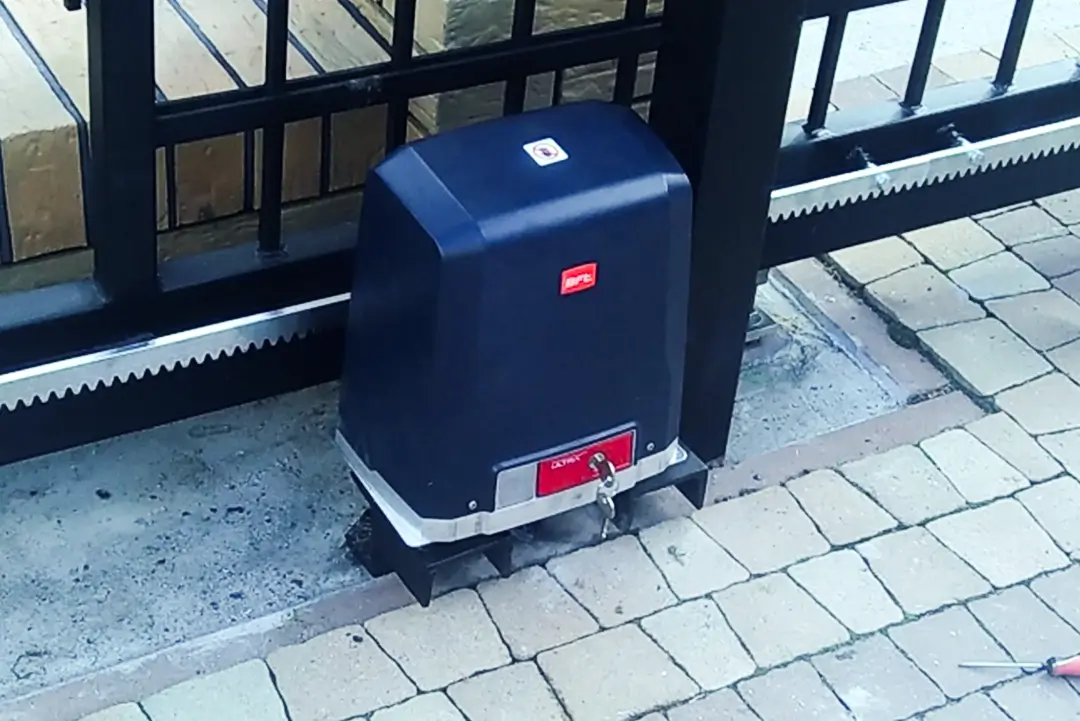 stumdomu-vartu-automatika-komplektas-BFT-ARES-ULTRA-1000-Metallum-Novum-04 - Metallum Novum