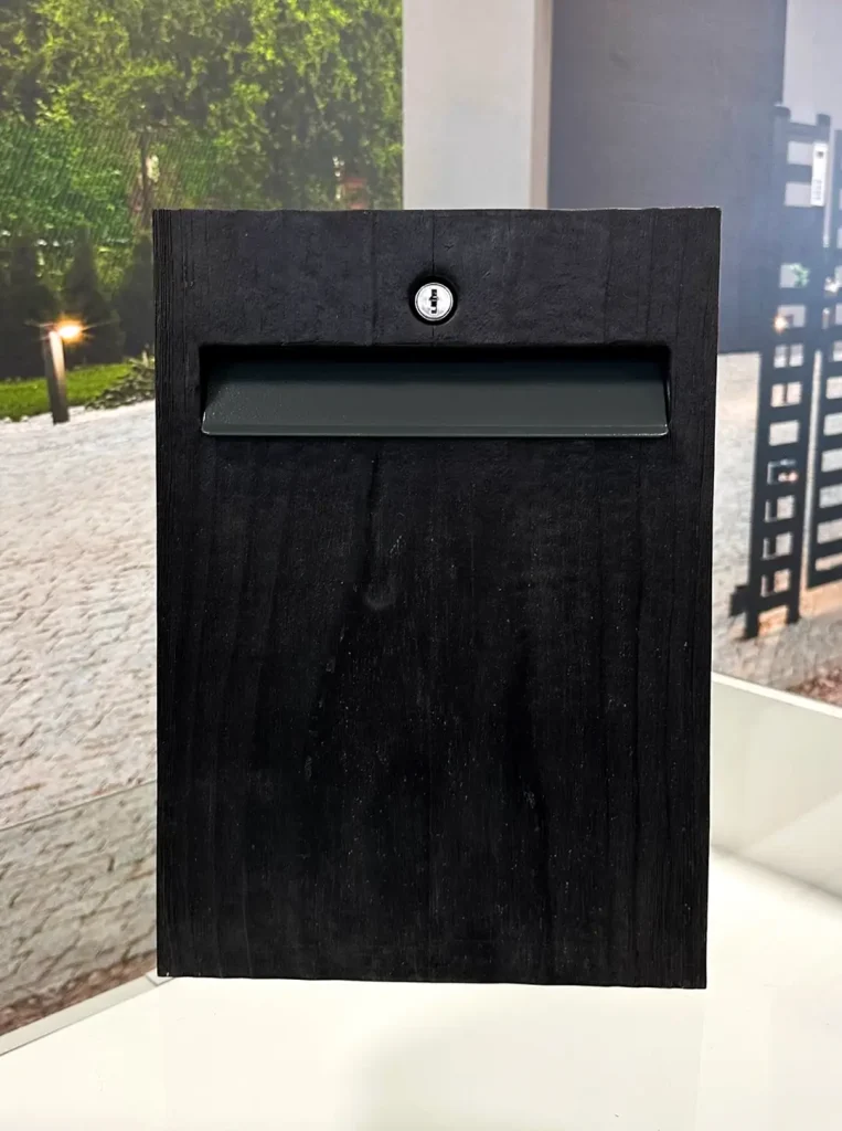 Spalva: Accoya Black