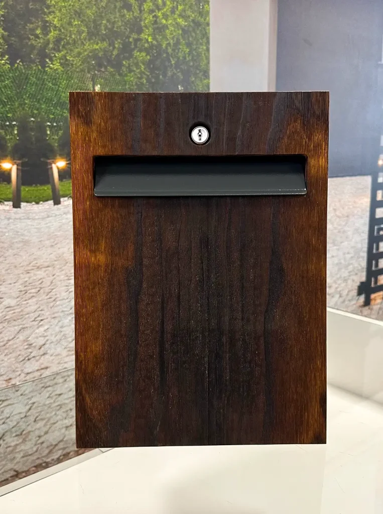 Spalva: Accoya Amber